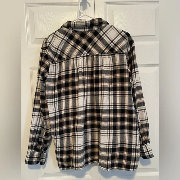 Women’s Flannel - Picture 2 of 3